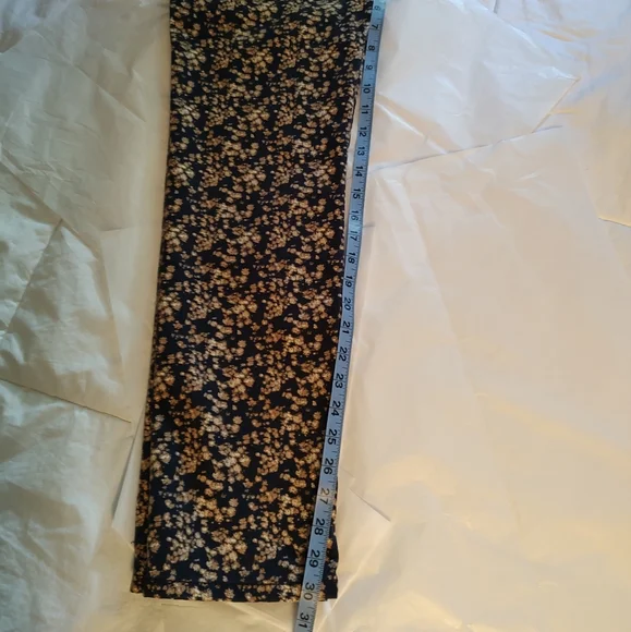 Levi's flower print skinny jeans. New. Size 6. - Picture 6 of 16